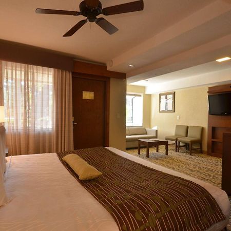 Best Western The Inn & Suites Πασίφικ Γκρόουβ Εξωτερικό φωτογραφία