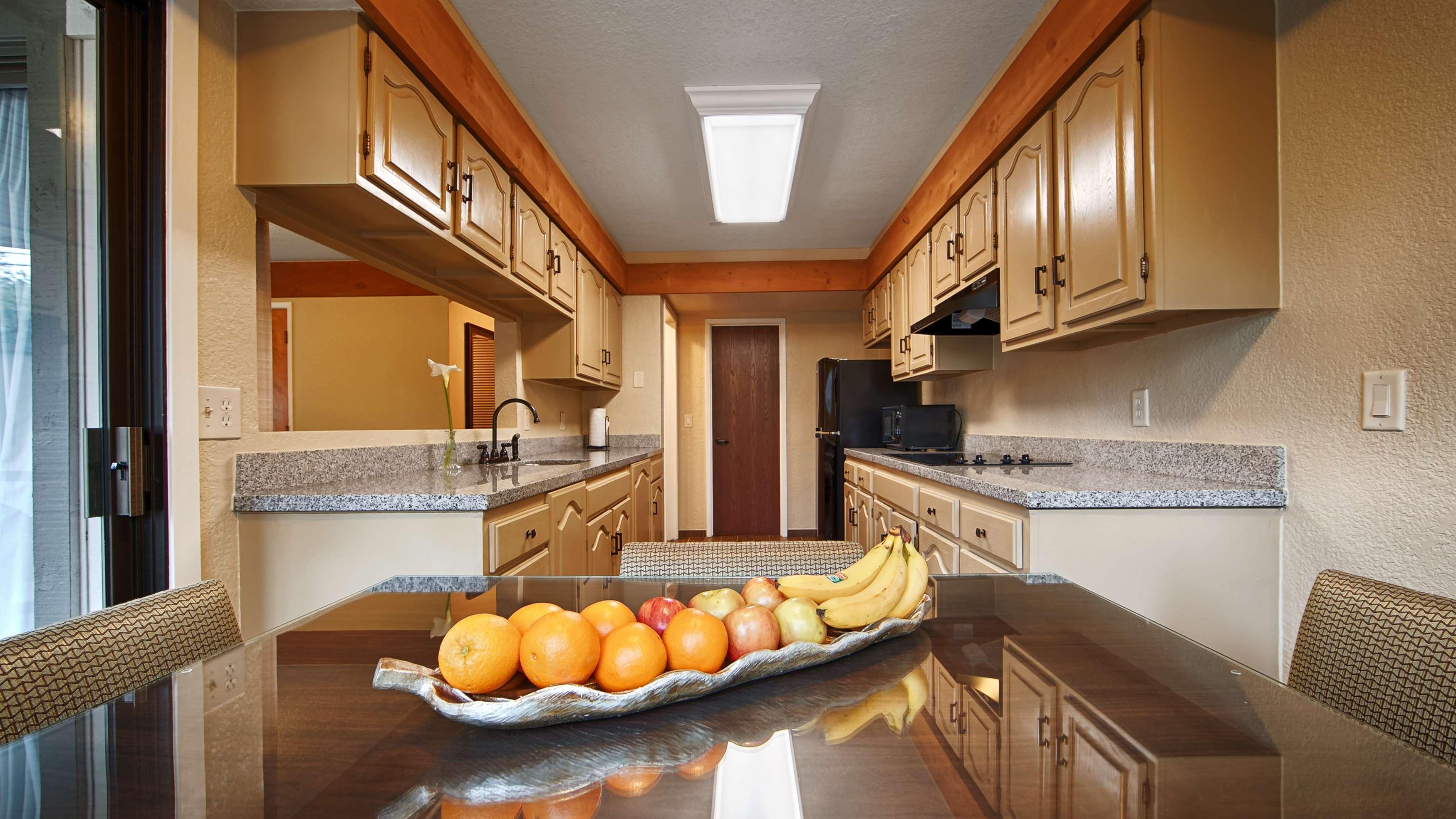 Best Western The Inn & Suites Πασίφικ Γκρόουβ Εξωτερικό φωτογραφία
