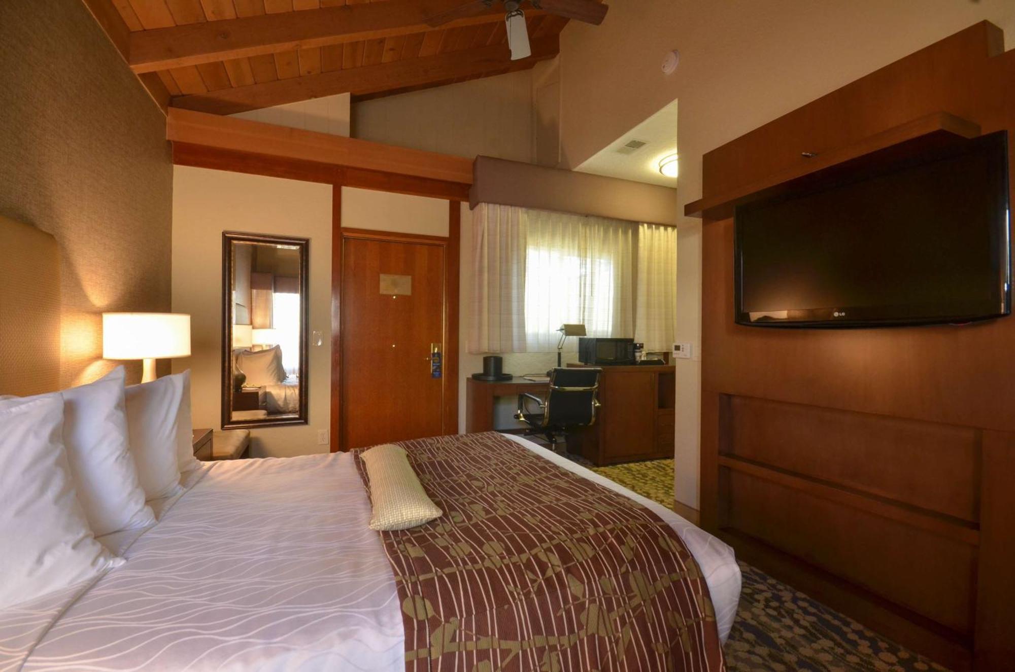 Best Western The Inn & Suites Πασίφικ Γκρόουβ Εξωτερικό φωτογραφία