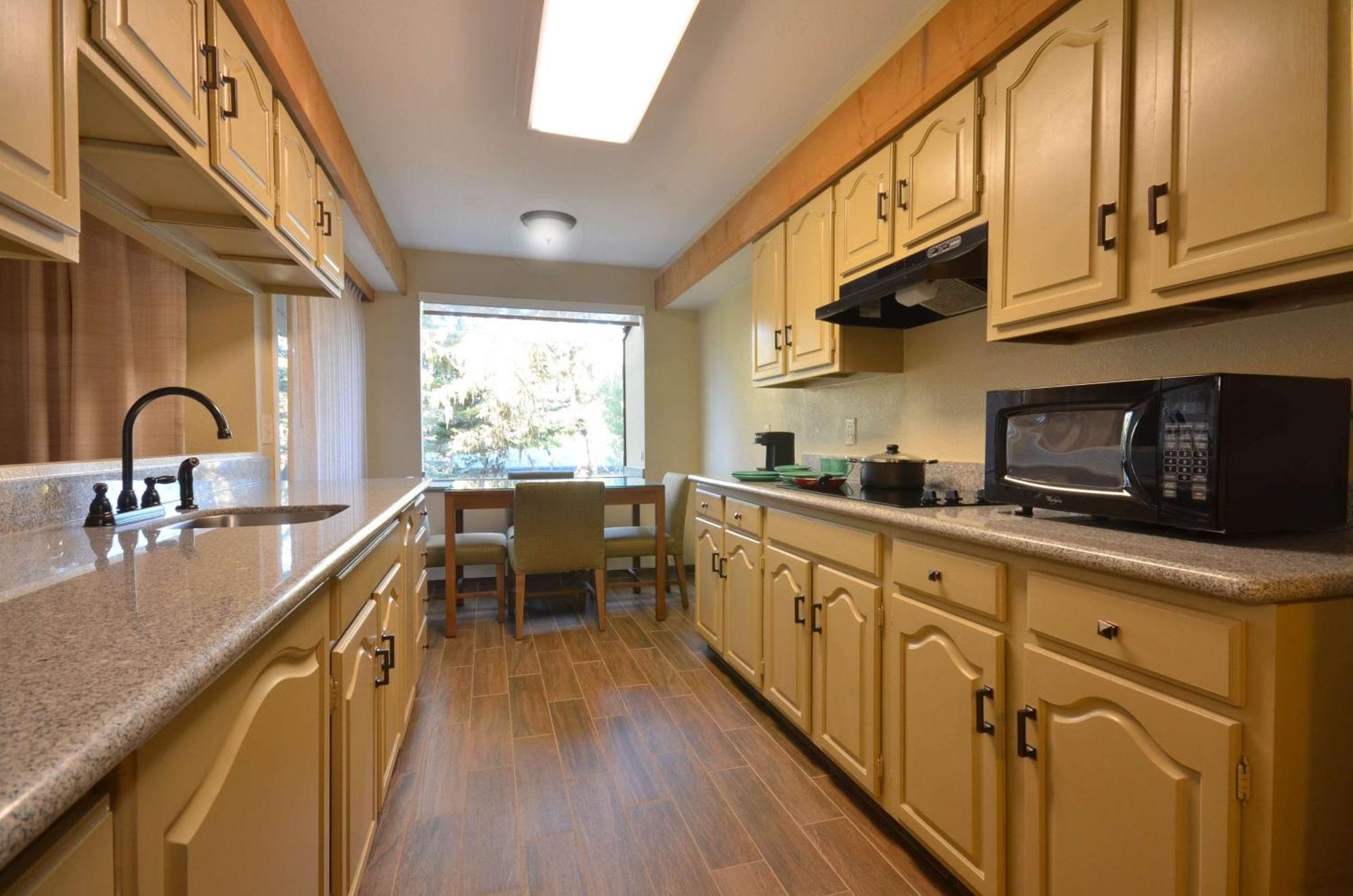 Best Western The Inn & Suites Πασίφικ Γκρόουβ Εξωτερικό φωτογραφία